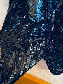 Нарядная блузка с пайетками