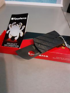 Складной нож-брелок Spyderco Dog Tag Folder Carbon