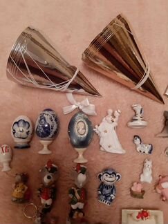 Фигурки символы года и колпачки для праздника