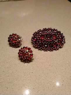 Винтажный комплект. Брошь и клипсы