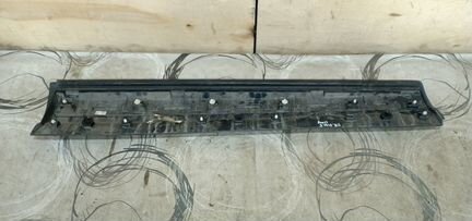 Молдинг передний правый Land Rover Discovery 5