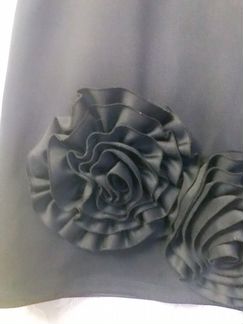 Платье чёрное вечернее коктейльное с декоративными
