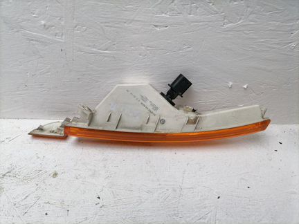 Повторитель в бампер передний правый Volkswagen