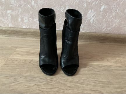 Чёрные кожаные ботильоны Vero Cuoio