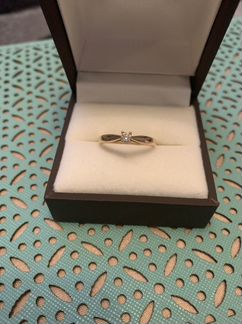 Золотое кольцо с бриллиантом 585