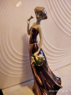 Статуэтка фарфоровая новая