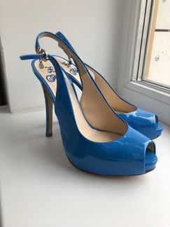 Босоножки Fabi новые 37,5 р