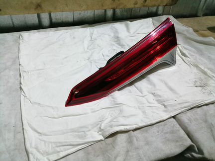 Фонарь в крышку багажника правый toyota Fortuner 2