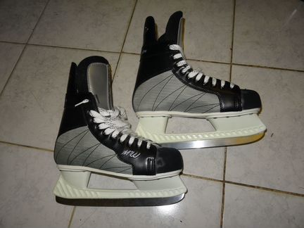 Коньки хоккейные Street Figther новые 43 размер