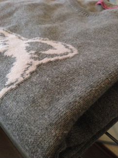 Серое платье в обтяжку с мишкой