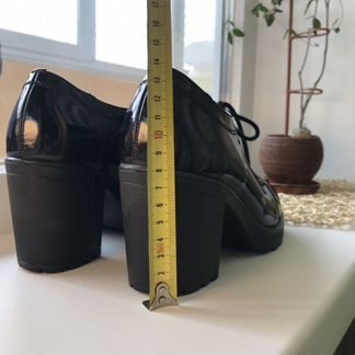 Ботинки лаковые черные