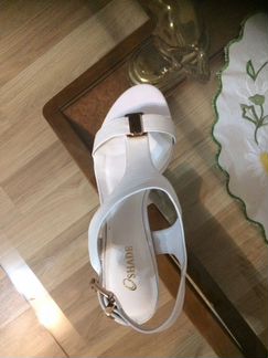 Босоножки белые кожаные 37 размер