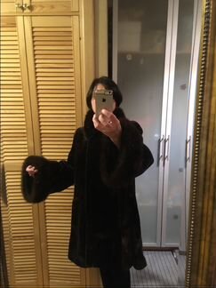 Шуба-манто из мутона (овчина), отделка песец