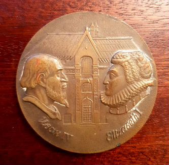 Медаль настольная Музеи Москвы