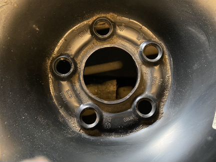 Запасное колесо Volkswagen Golf 4