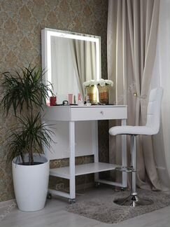 Гримёрные столы на металлокаркасе с зеркалом