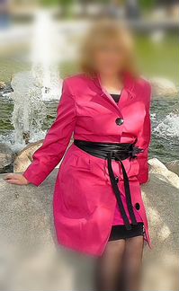 Красивый женский плащ