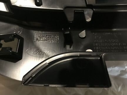 Кронштейн решётки радиатора Ford Explorer 5