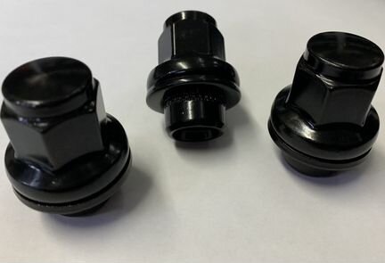 Черные гайки для Infiniti