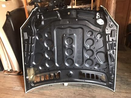 Капот на Mercedes 221