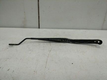 Поводок стеклоочистителя передний правый