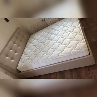 Кровать с подъемным механизмом