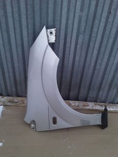 Крыло переднее правое Форд Фиеста 01-08 год