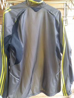 Легчайшая технологичная куртка-рекордсмен Adidas