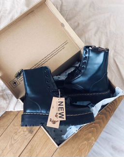 Черные кожаные ботинки dr. Martens