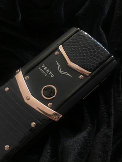 Vertu Signature S Design Red Gold Black Iguana