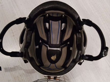 Хоккейный шлем