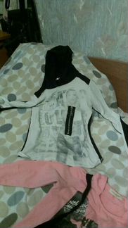 Водолазки,кофточки и футболки,на девочку 8-10 лет