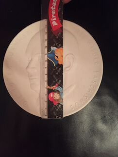 Настольная медаль 