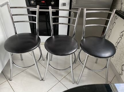 Стол и стулья