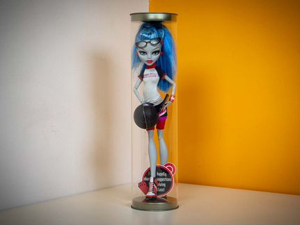 Гулия Елп домоводство Монстр Хай - кукла в колбе
