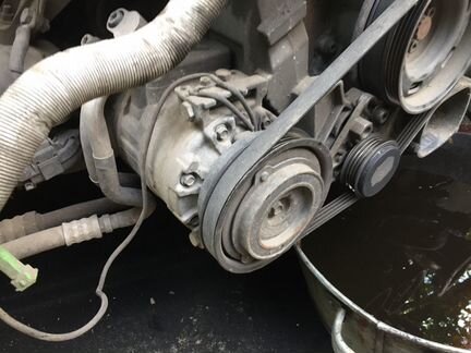 Кронштейн кондиционера AZM 06В260885D VW Passat B5