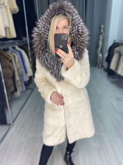 Шуба норковая с блльшим капюшоном из чернобурой ли