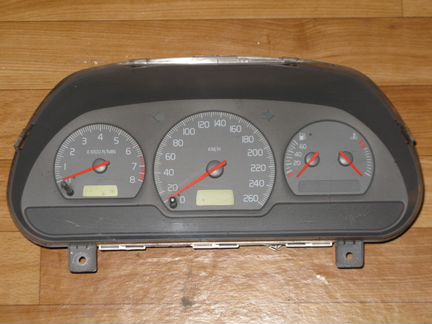 Volvo S40 95-04 панель приборов