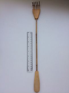 Чесалка для спины из бамбука