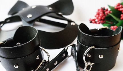 Маска кошки и брелок