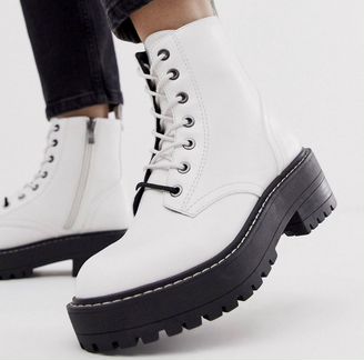 Белые ботинки Stradivarius